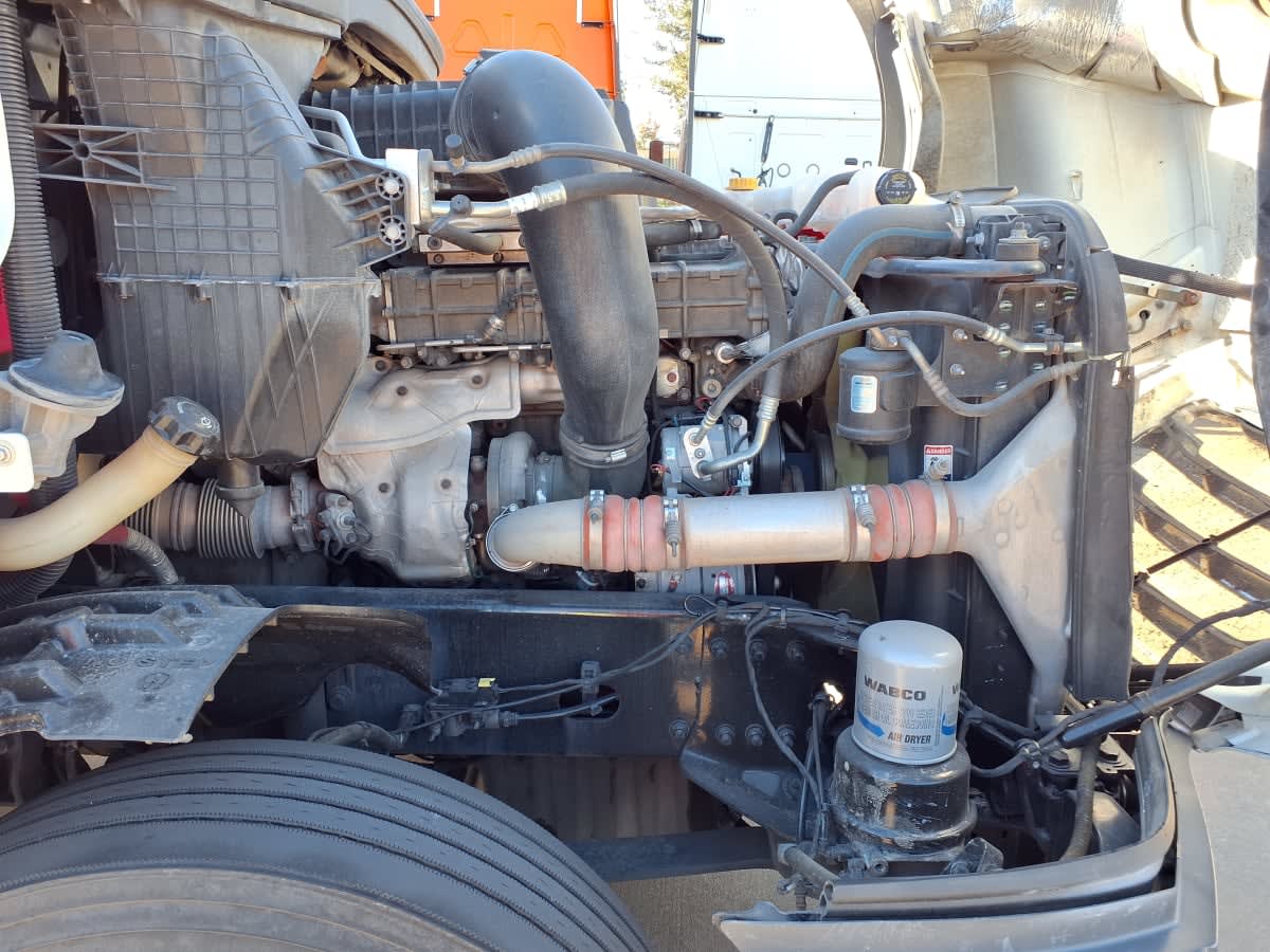 2020 Freightliner Cascadia in Houston, TX — photo 9