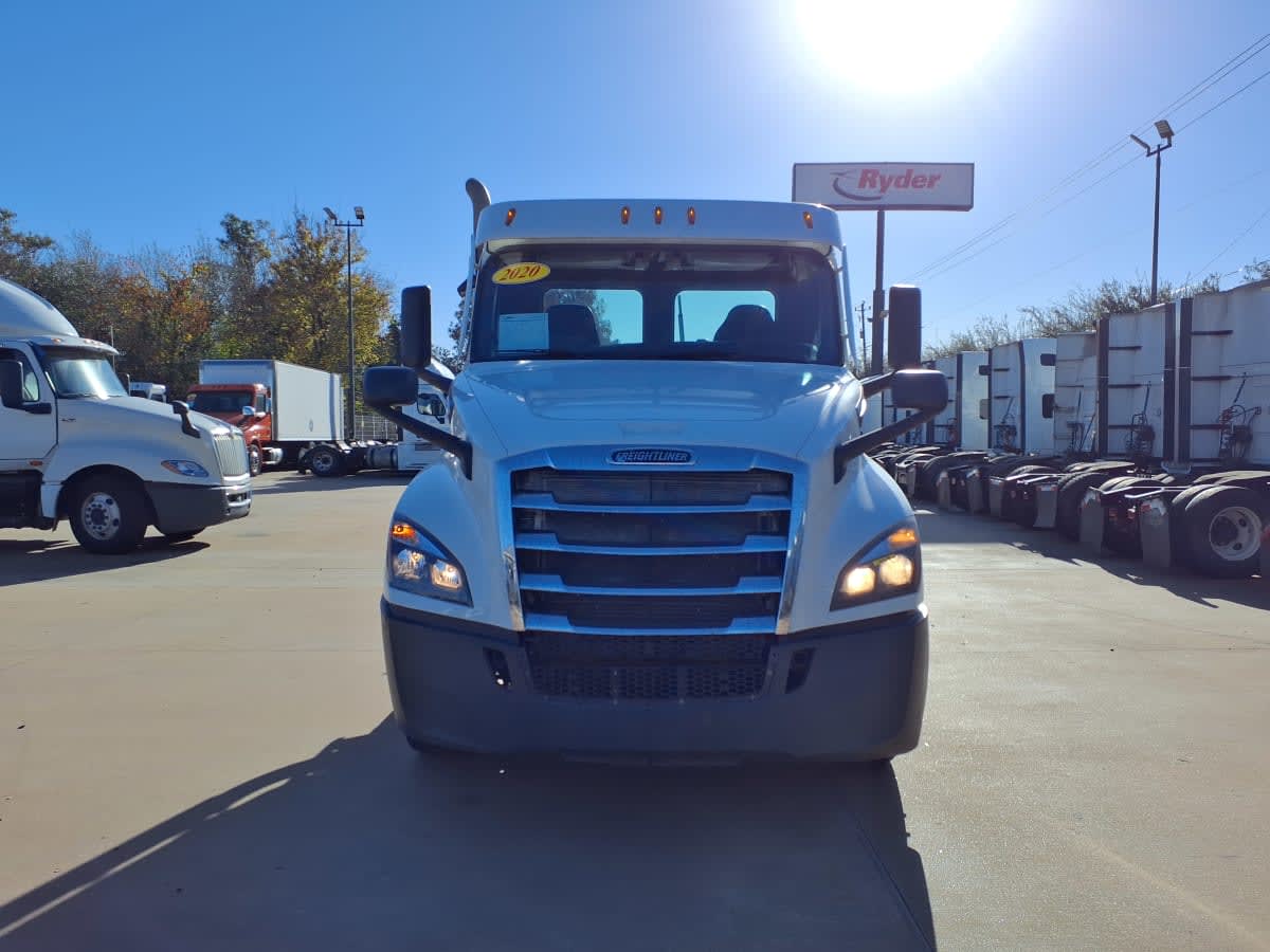 2020 Freightliner Cascadia in Houston, TX — photo 2