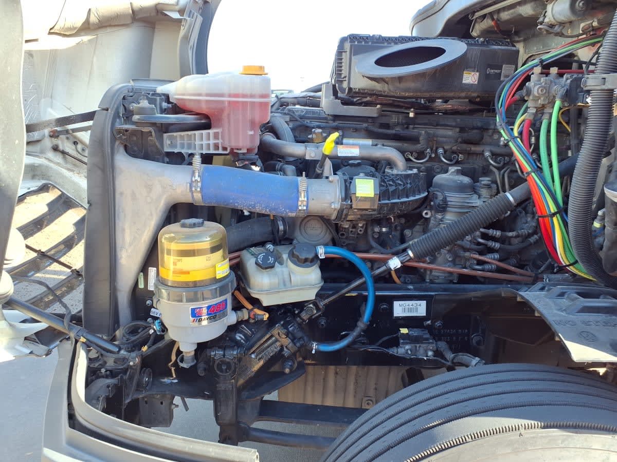 2020 Freightliner Cascadia in Houston, TX — photo 8