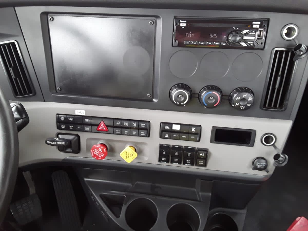 2021 Freightliner Cascadia in Salisbury, MA — photo 12