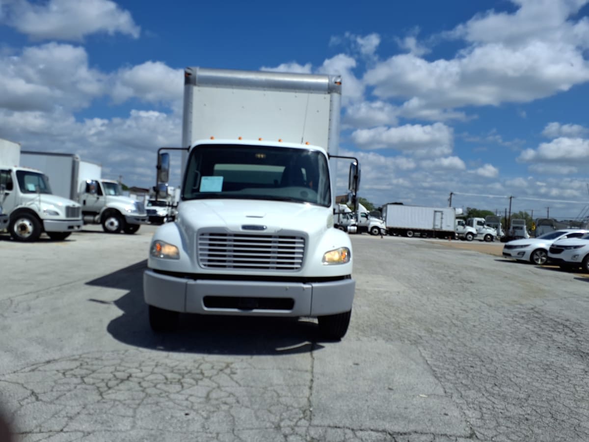 2020 Freightliner M2 106 in Fort Worth, TX — photo 2
