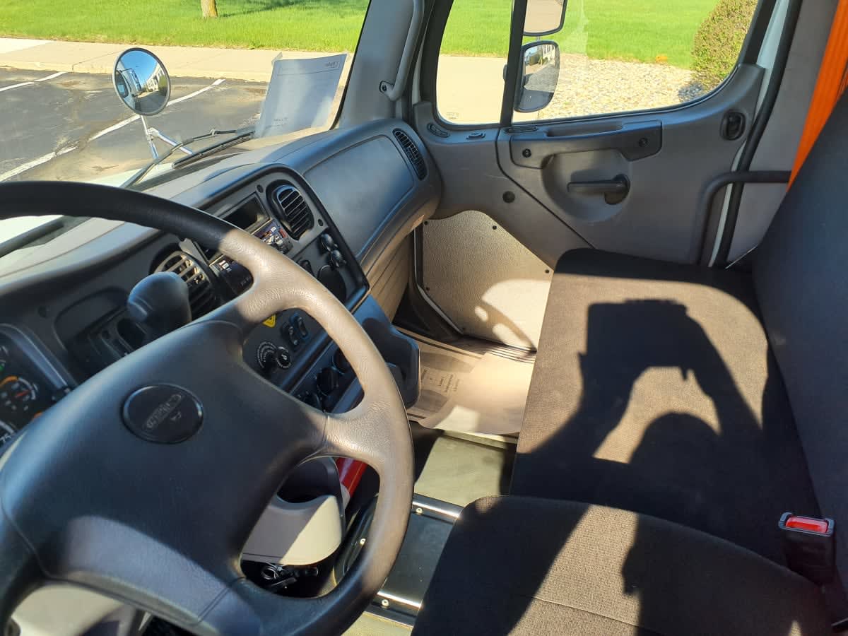 2020 Freightliner M2 106 in Altoona, IA — photo 7
