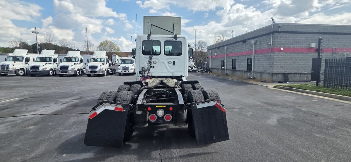 2021 Freightliner Cascadia in Atlanta, GA — photo 5