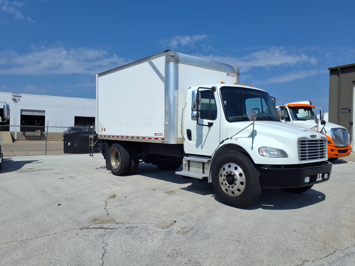 2021 Freightliner M2 106 in Fort Worth, TX — photo 3