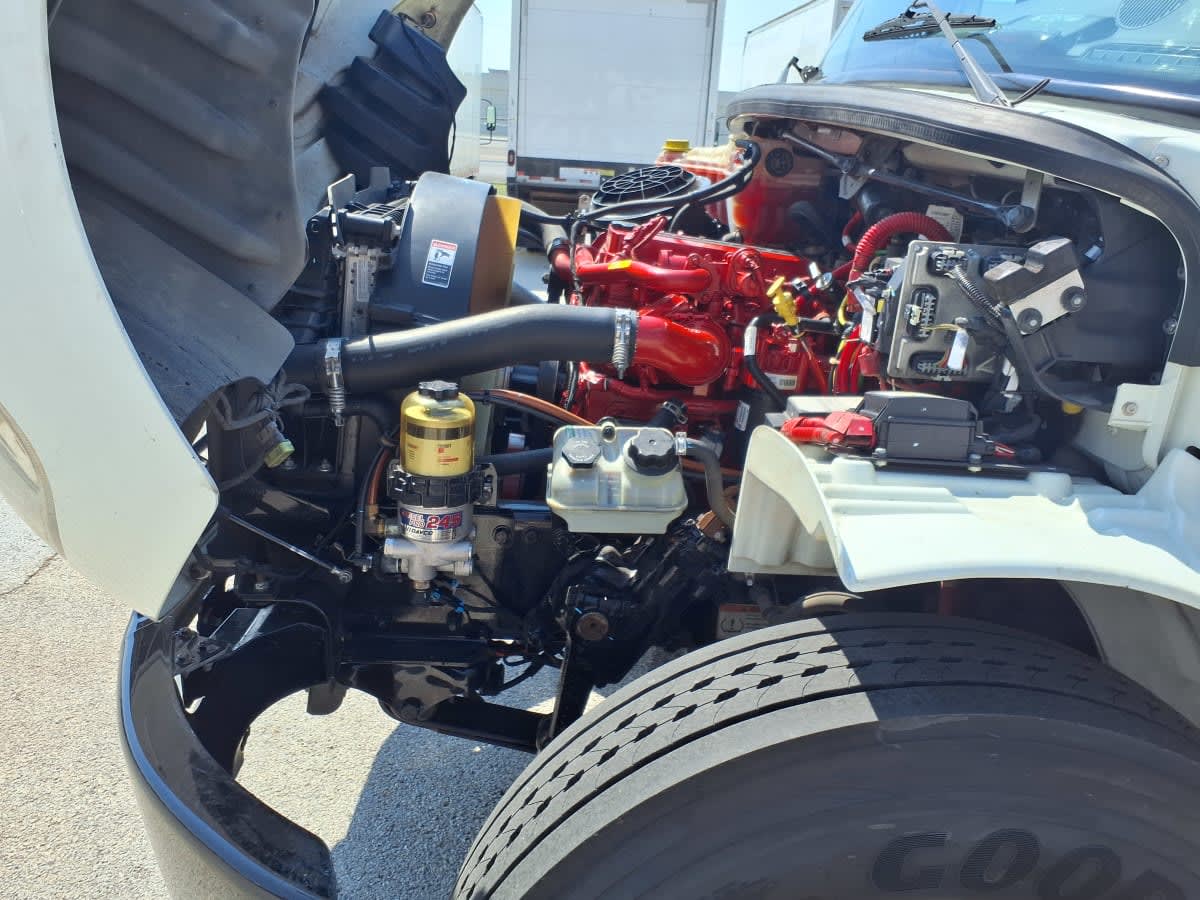 2021 Freightliner M2 106 in Fort Worth, TX — photo 9