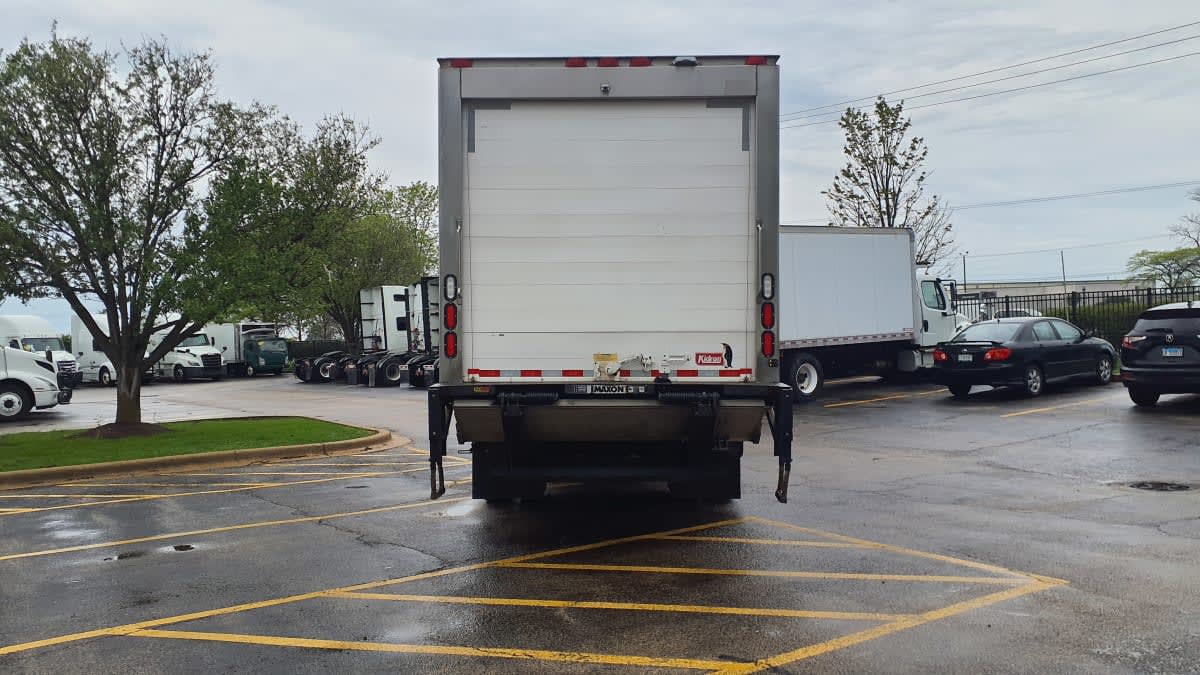 2020 Isuzu FTR in Bolingbrook, IL — photo 5