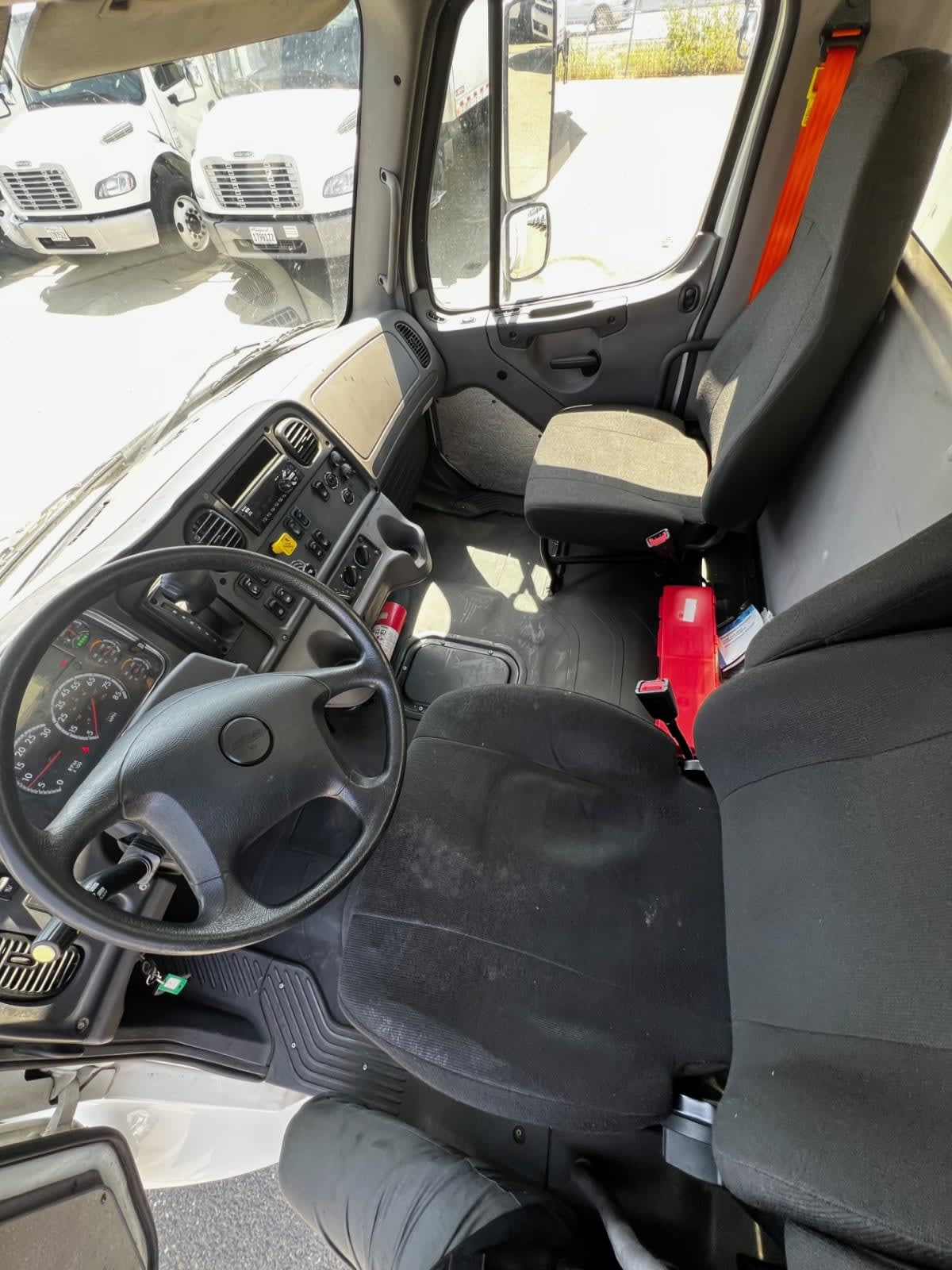 2021 Freightliner M2 106 in Fontana, CA — photo 7