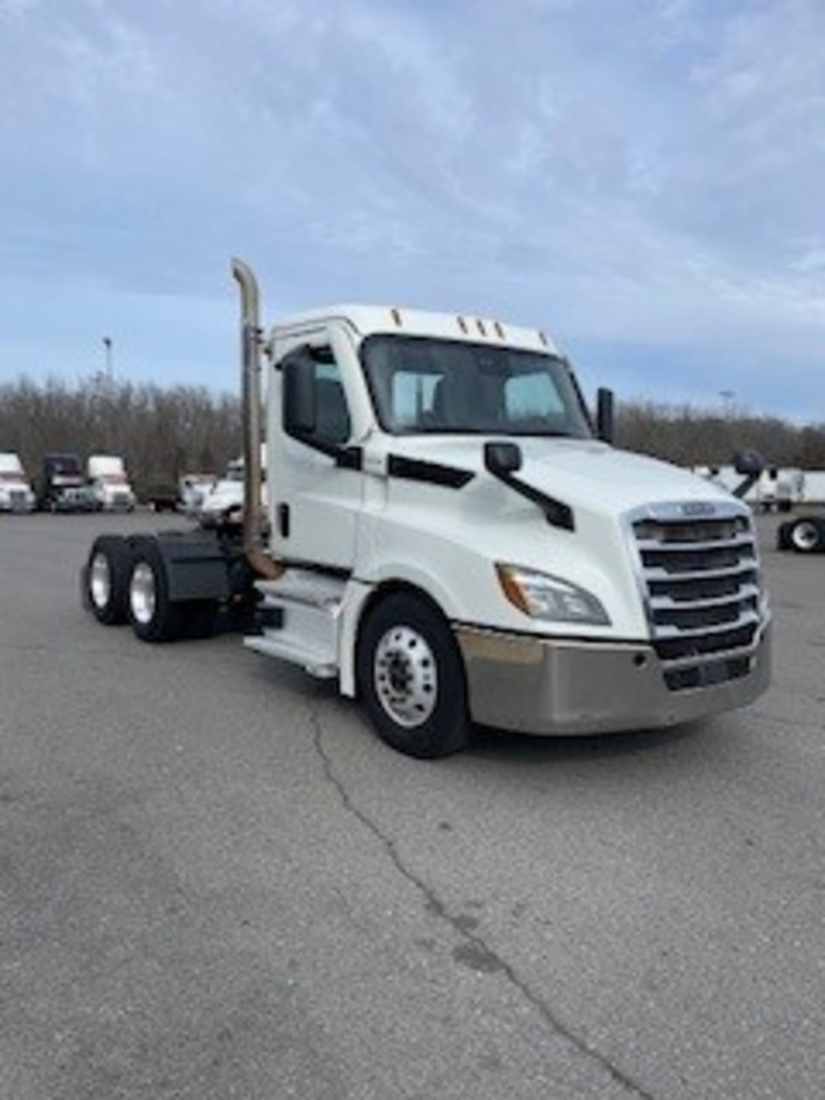 2021 Freightliner Cascadia in North Little Rock, AR — photo 3