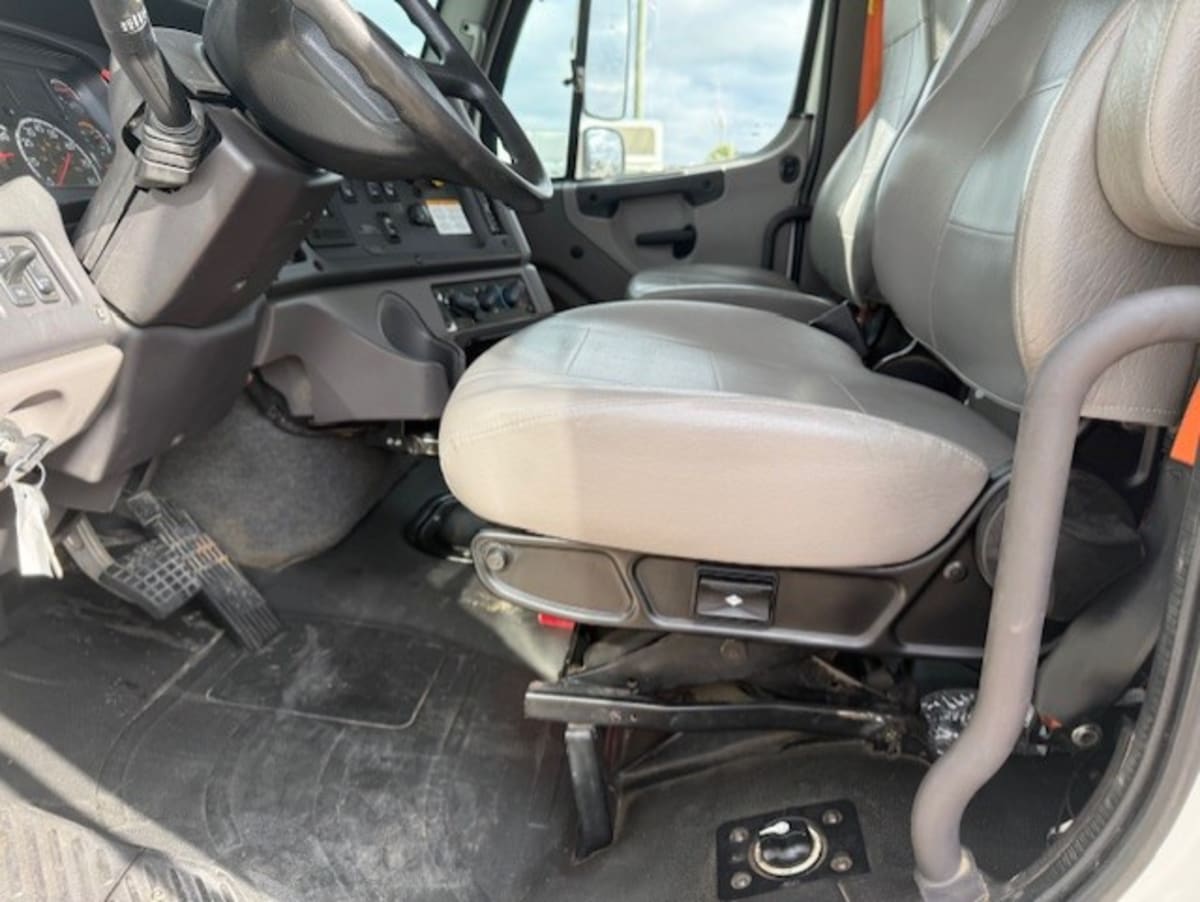 2020 Freightliner 114SD in Converse, TX — photo 8