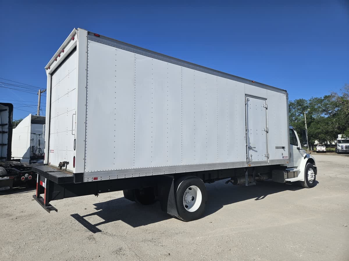 2015 Freightliner M2 106 in Orlando, FL — photo 4