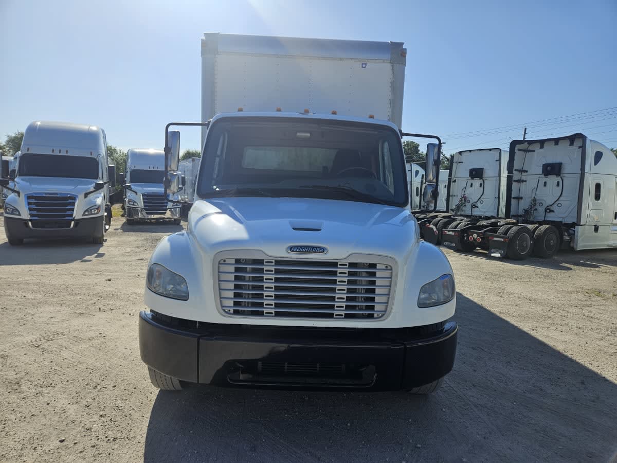 2015 Freightliner M2 106 in Orlando, FL — photo 2