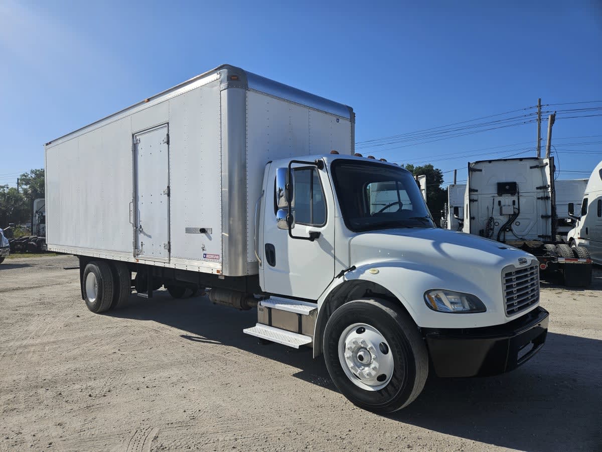 2015 Freightliner M2 106 in Orlando, FL — photo 3