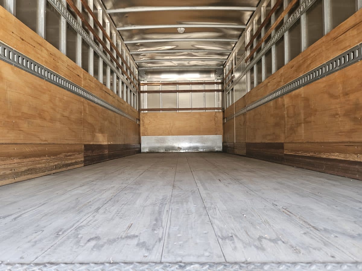 2015 Freightliner M2 106 in Orlando, FL — photo 8