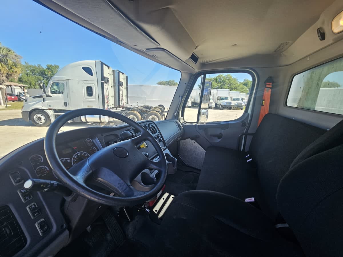 2015 Freightliner M2 106 in Orlando, FL — photo 7
