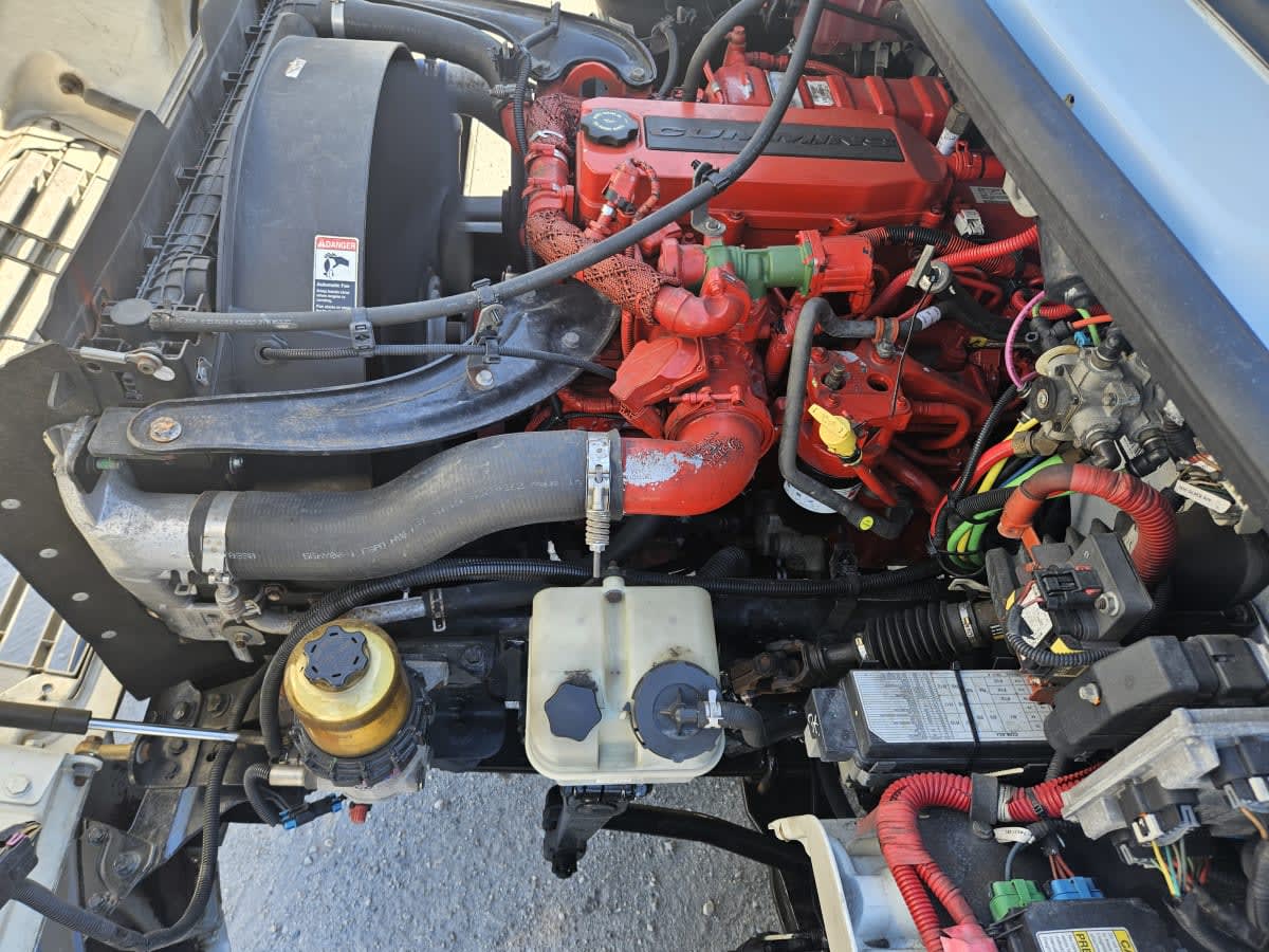 2015 Freightliner M2 106 in Orlando, FL — photo 9