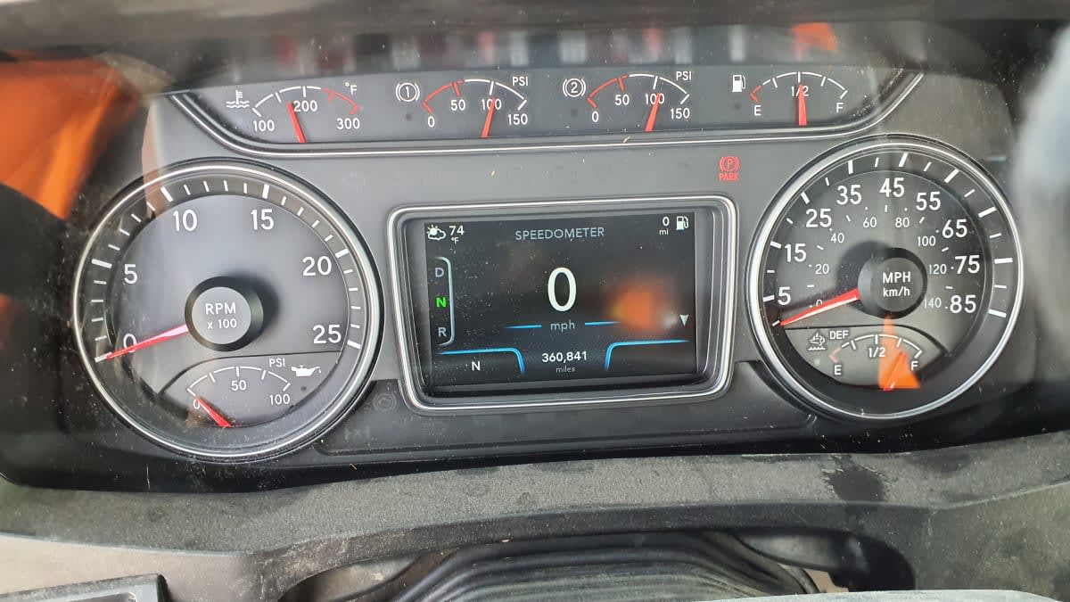 2019 International LT in Bolingbrook, IL — photo 9