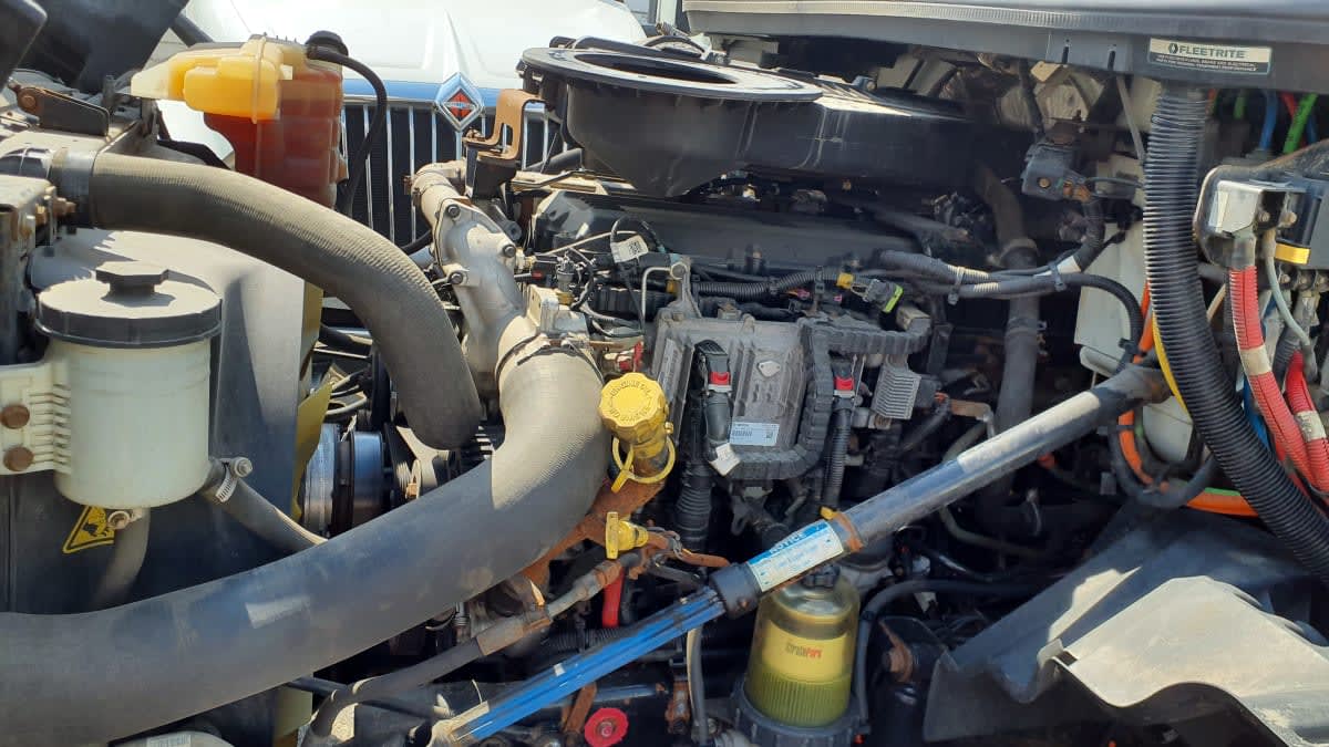 2019 International LT in Bolingbrook, IL — photo 8