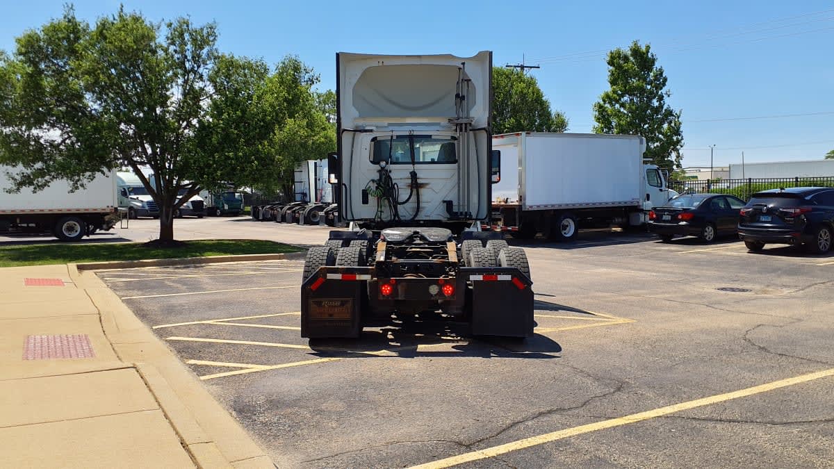 2019 International LT in Bolingbrook, IL — photo 5