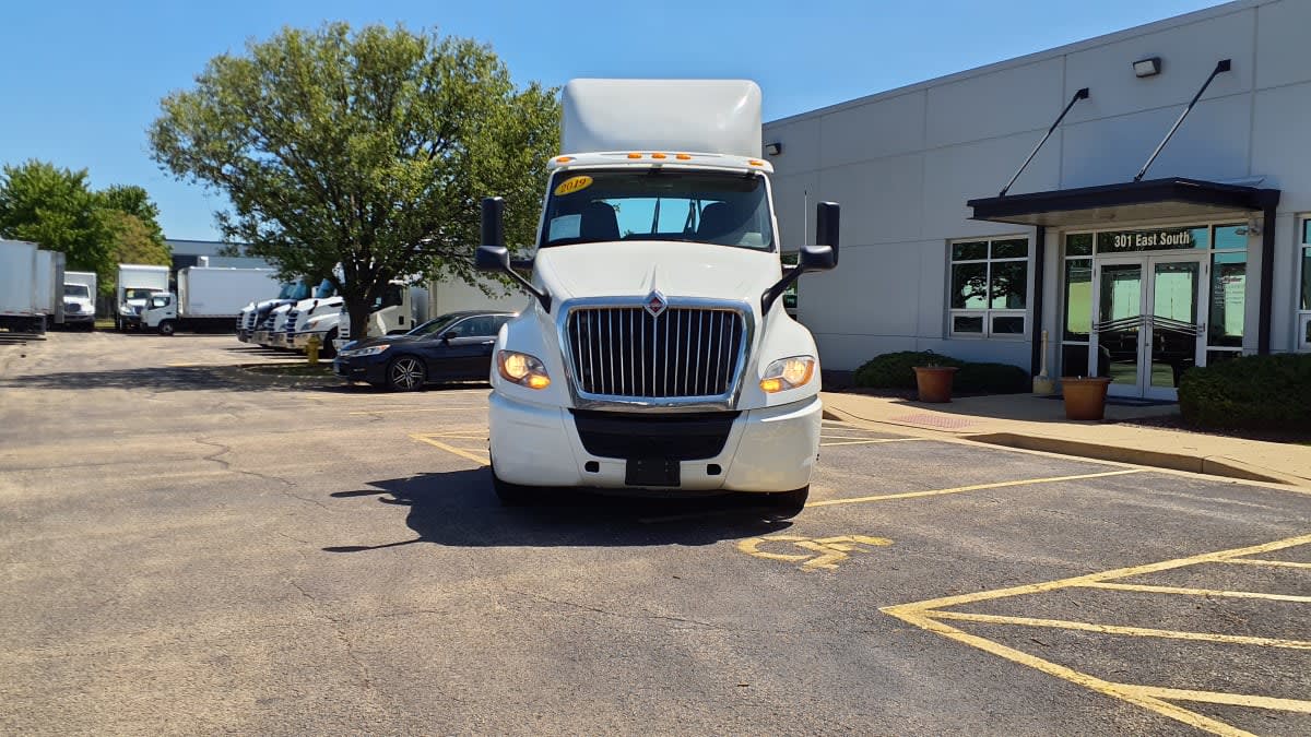 2019 International LT in Bolingbrook, IL — photo 2