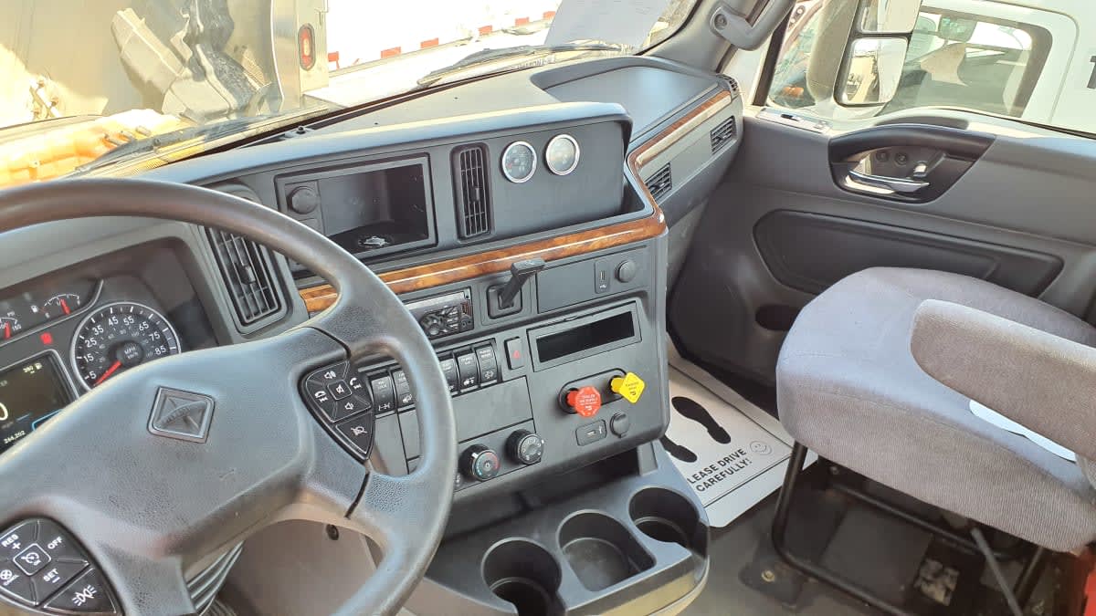 2019 International LT in Bolingbrook, IL — photo 7