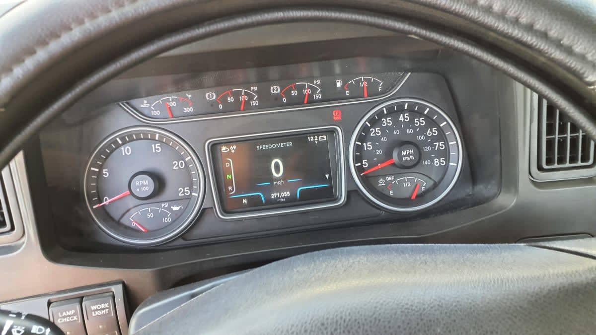 2019 International LT in Bolingbrook, IL — photo 9