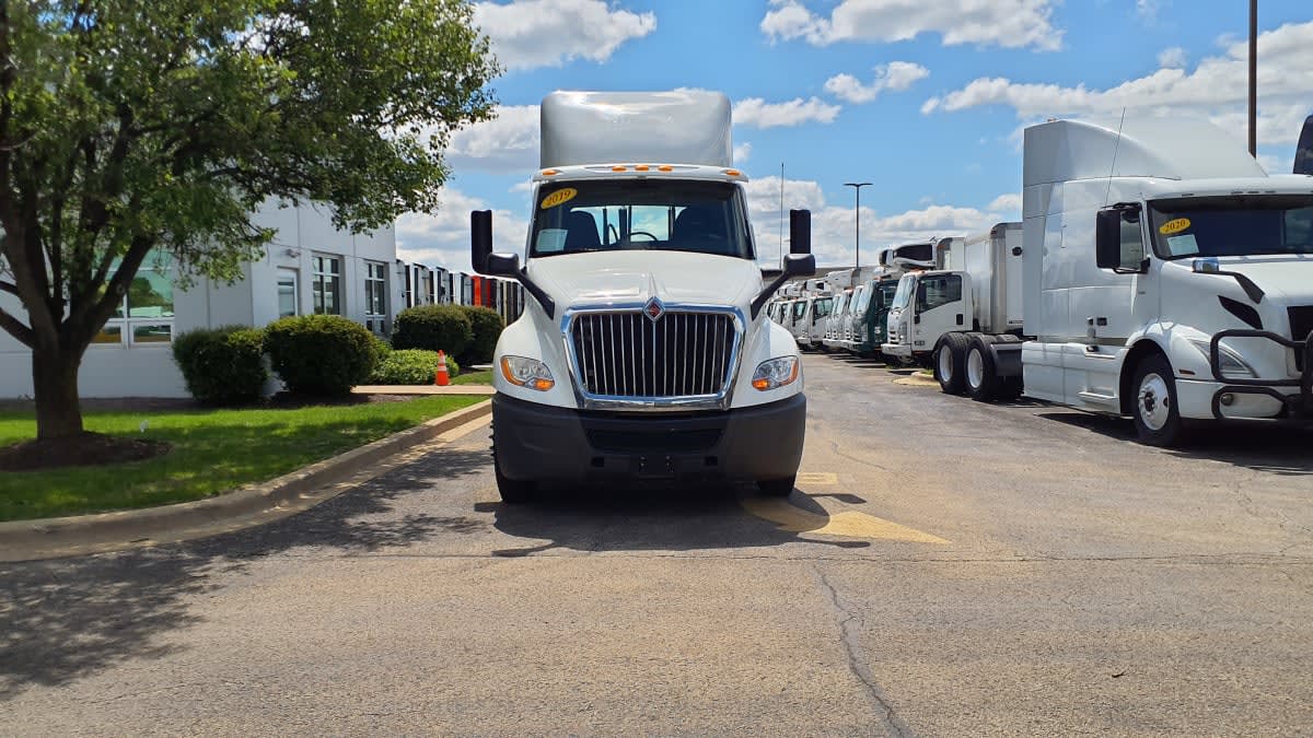 2019 International LT in Bolingbrook, IL — photo 2
