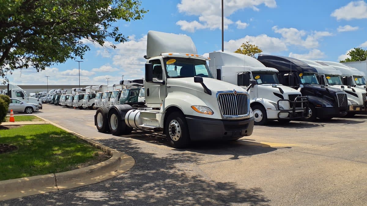 2019 International LT in Bolingbrook, IL — photo 3