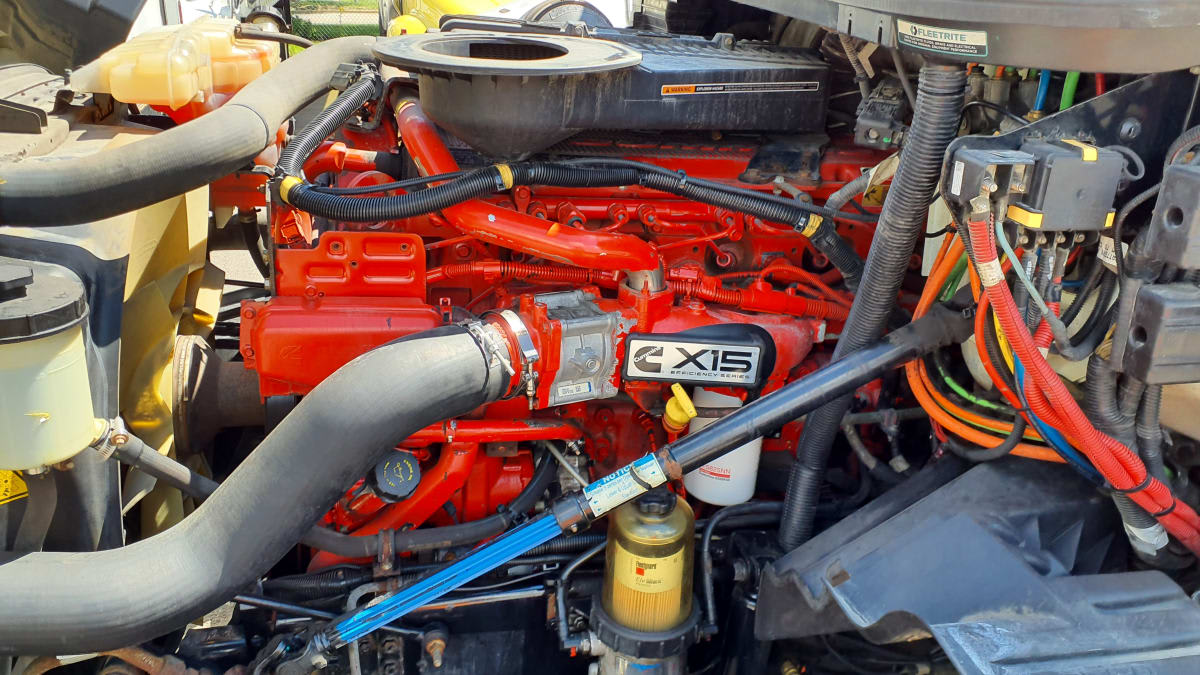 2019 International LT in Bolingbrook, IL — photo 8