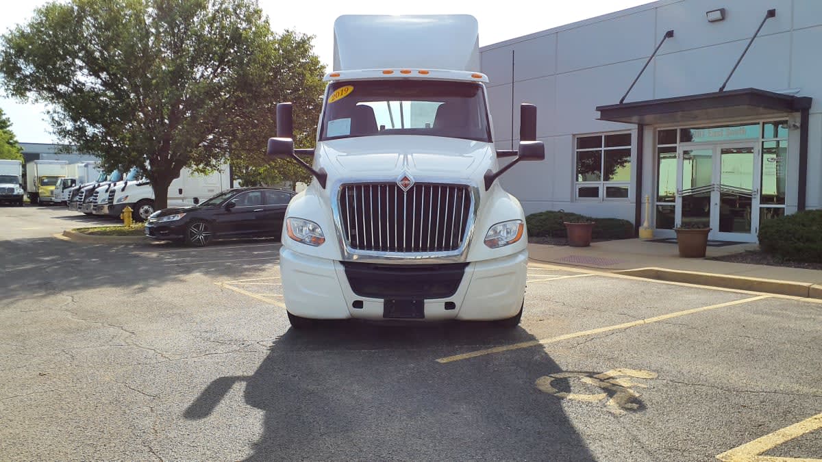 2019 International LT in Bolingbrook, IL — photo 2