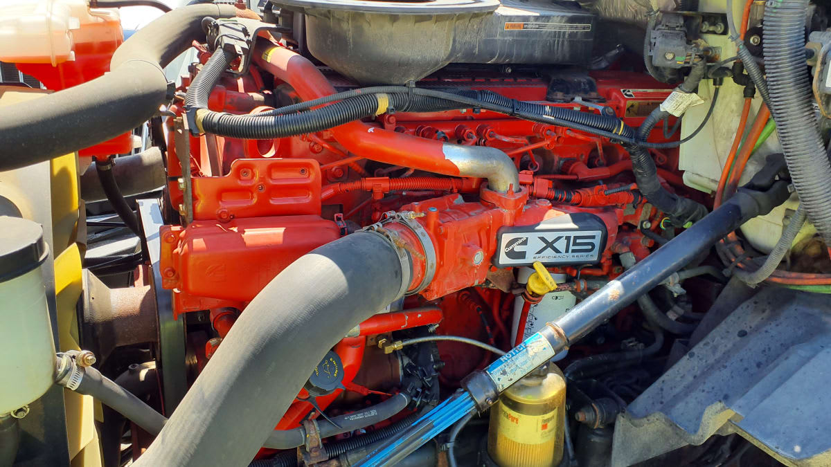 2019 International LT in Bolingbrook, IL — photo 8