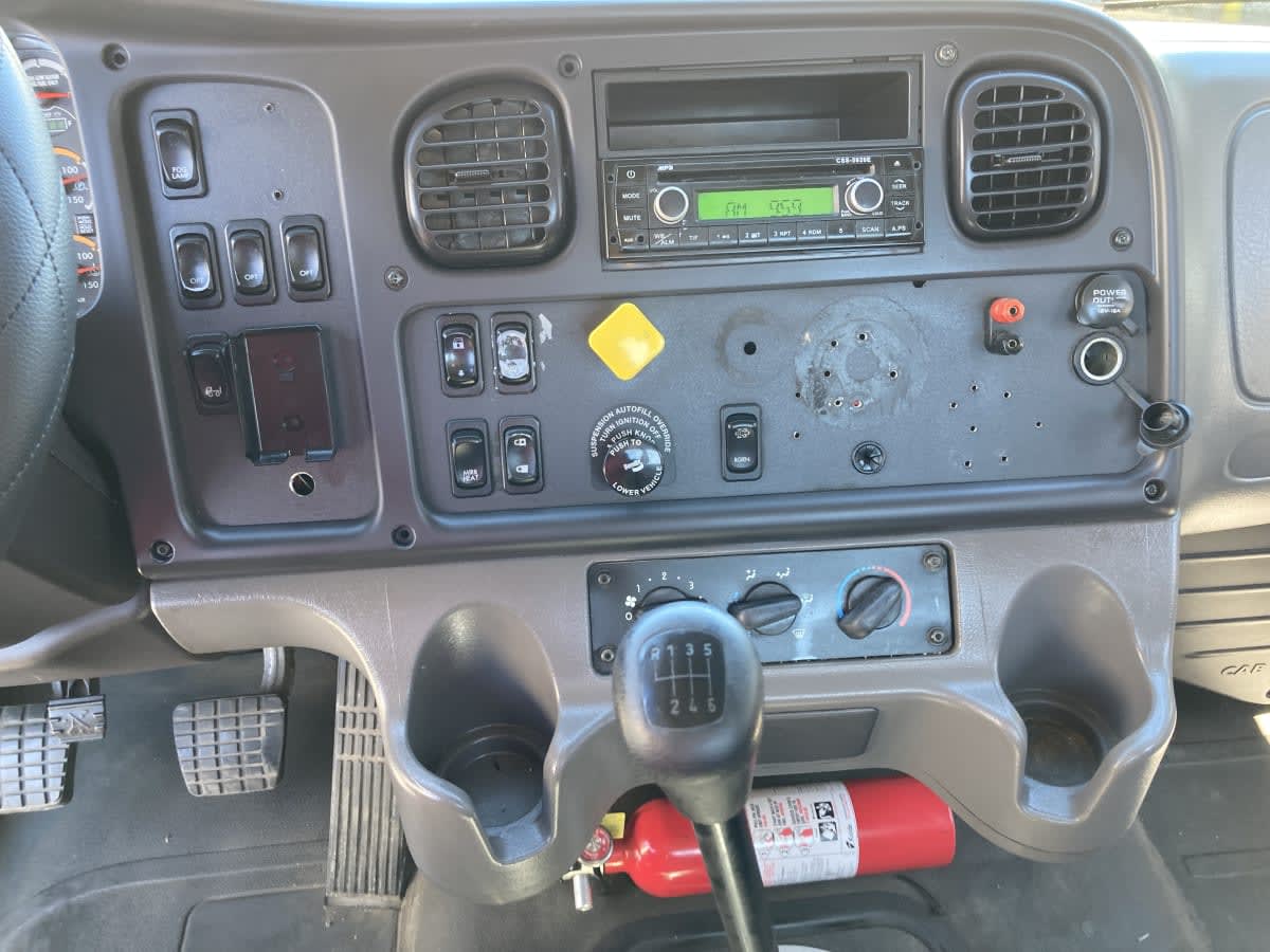 2015 Freightliner M2 106 in Springfield, MA — photo 12