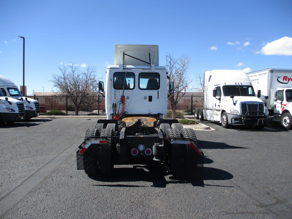 2015 Freightliner Cascadia in Commerce City, CO — photo 5