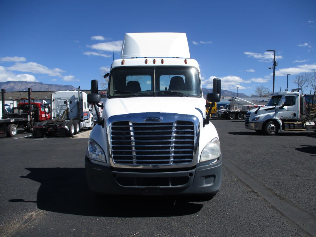 2015 Freightliner Cascadia in Commerce City, CO — photo 2