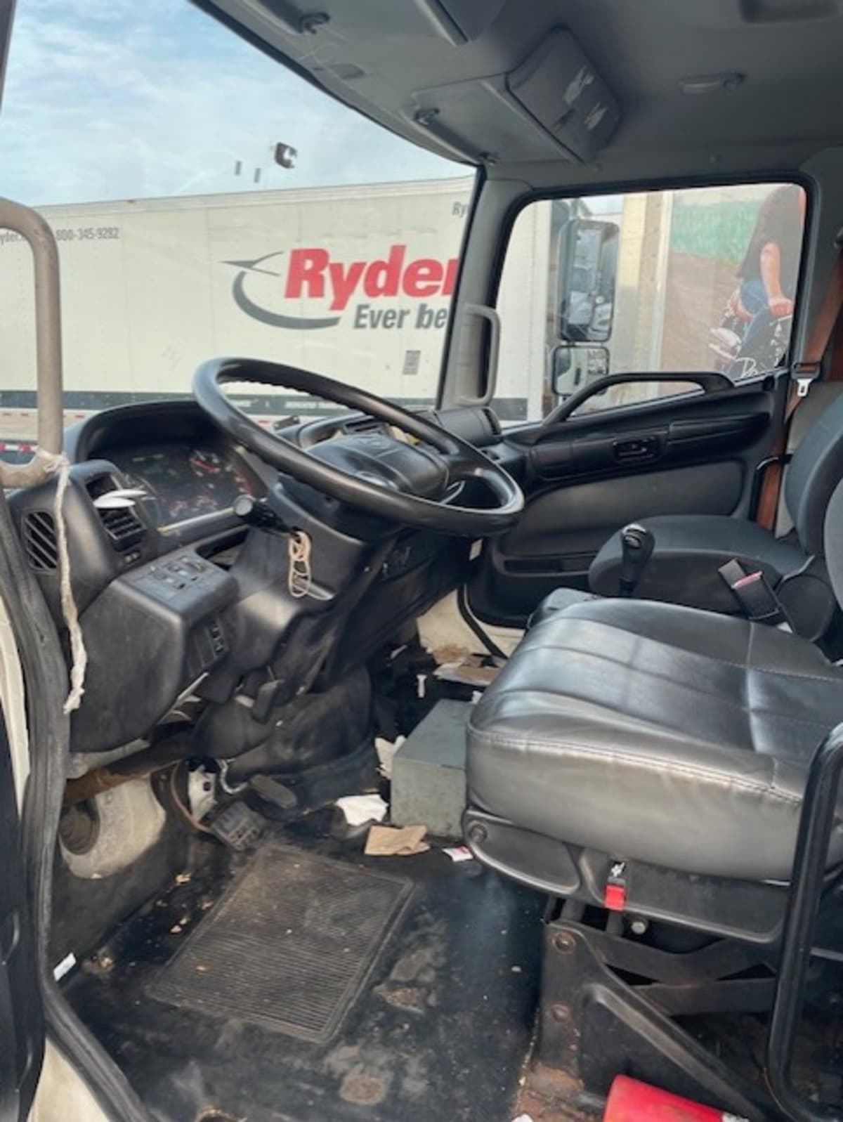 2015 Hino 338 in Farmingdale, NY — photo 7