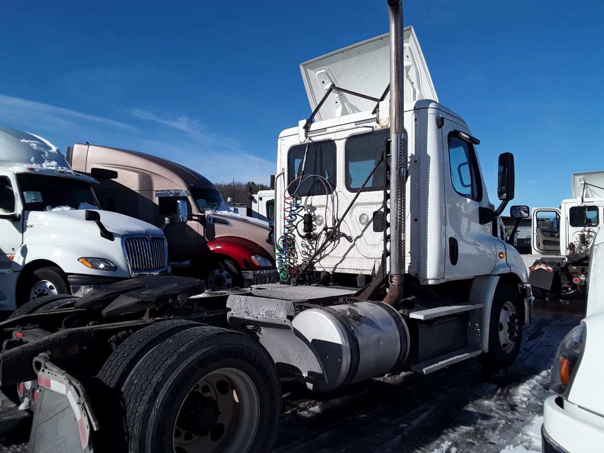 2015 Freightliner Cascadia in Salisbury, MA — photo 4