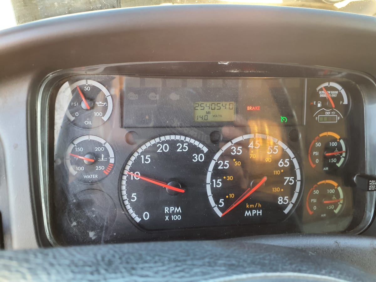 2015 Freightliner M2 106 in Fort Worth, TX — photo 10
