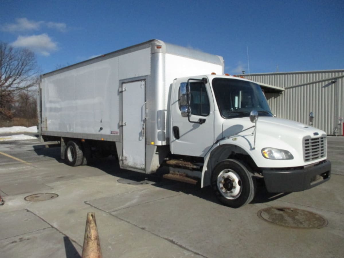 2015 Freightliner M2 106 in Allentown, PA — photo 3