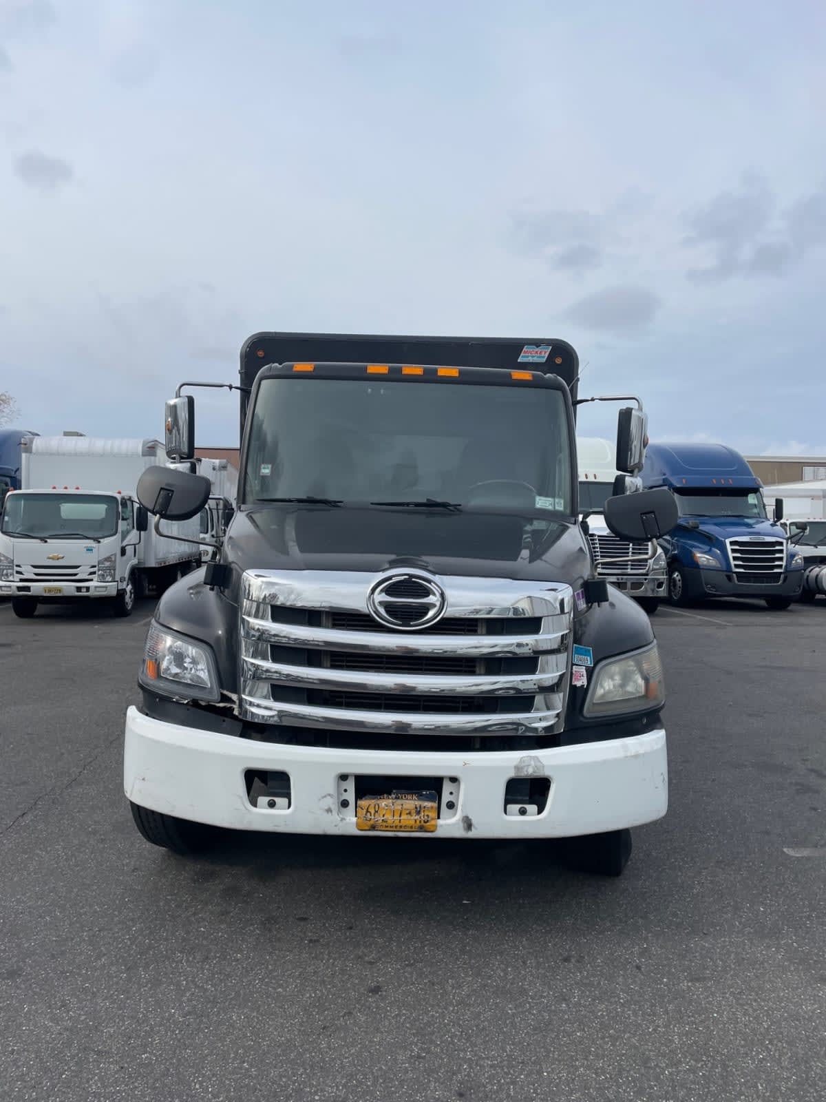 2015 Hino 338 in Farmingdale, NY — photo 2