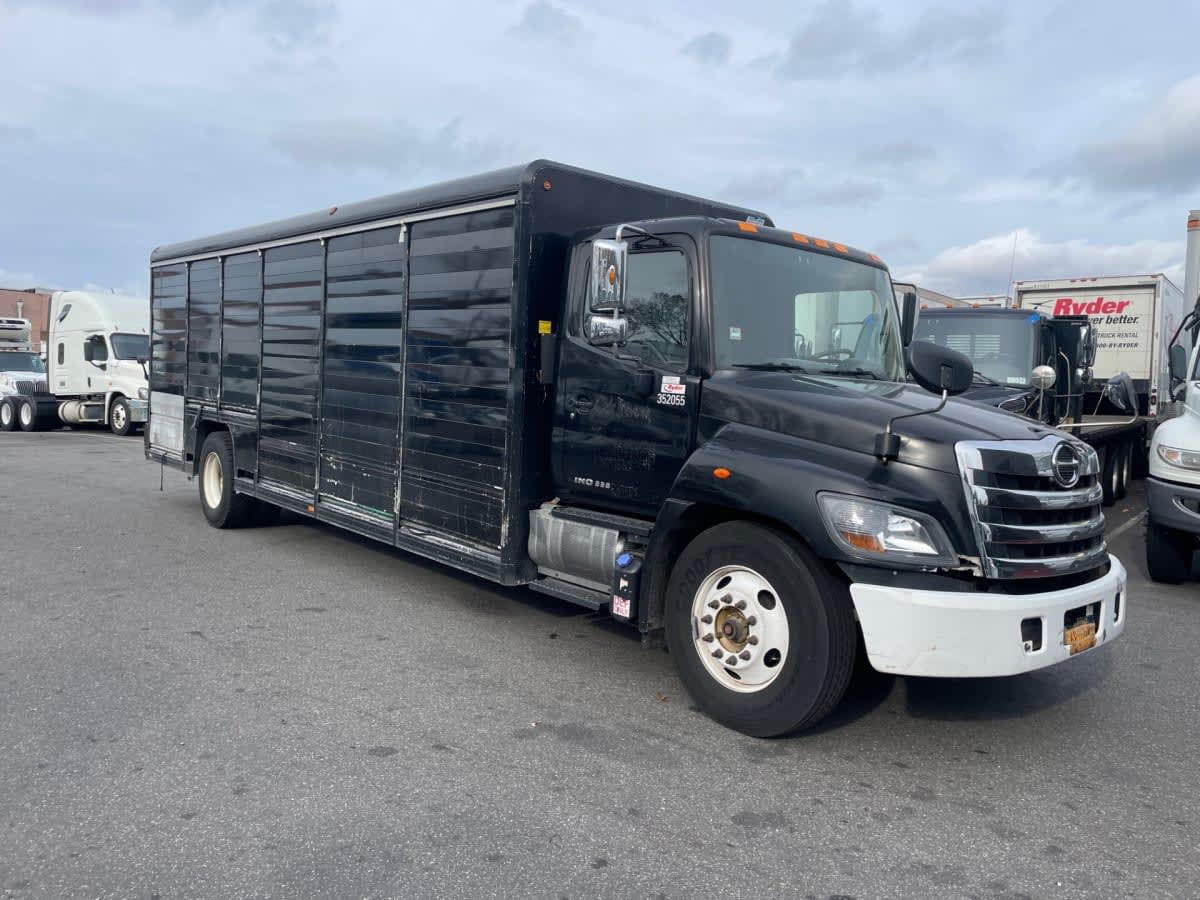 2015 Hino 338 in Farmingdale, NY — photo 3