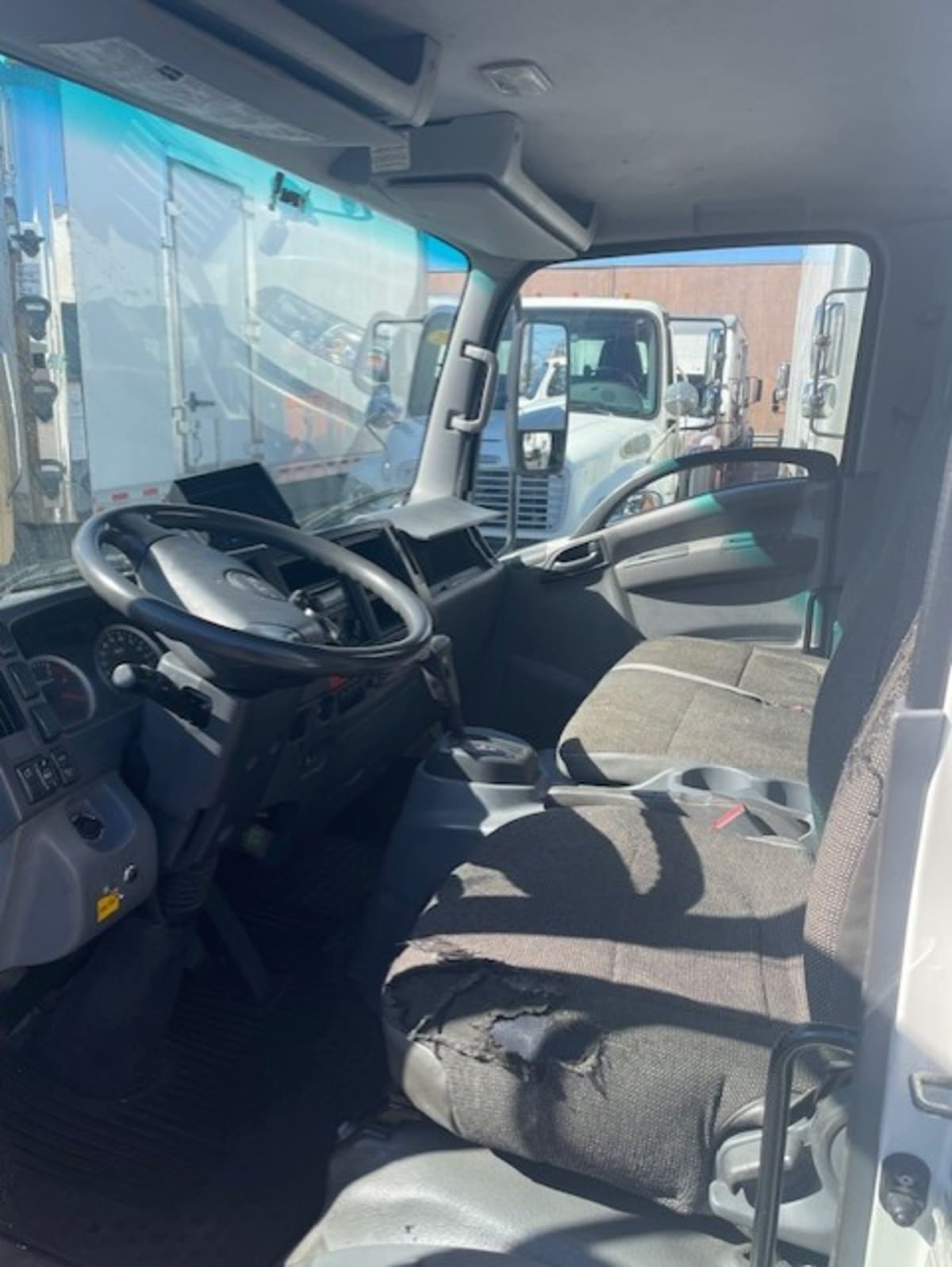 2015 Isuzu NQR in Farmingdale, NY — photo 7