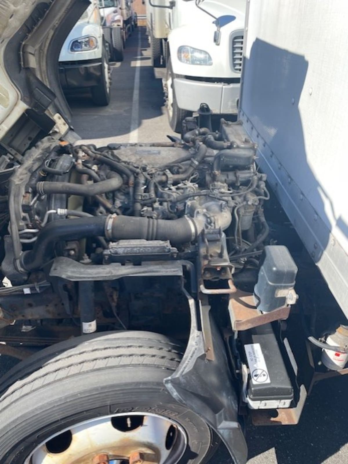 2015 Isuzu NQR in Farmingdale, NY — photo 9