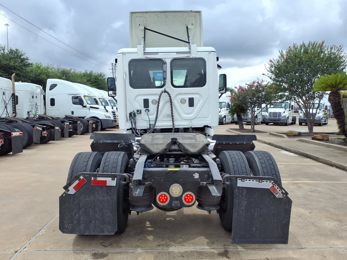 2015 Freightliner Cascadia in Houston, TX — photo 5