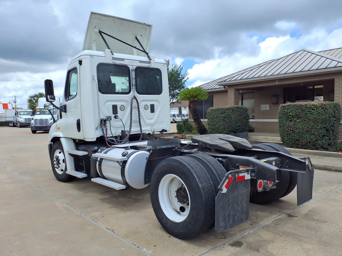 2015 Freightliner Cascadia in Houston, TX — photo 6
