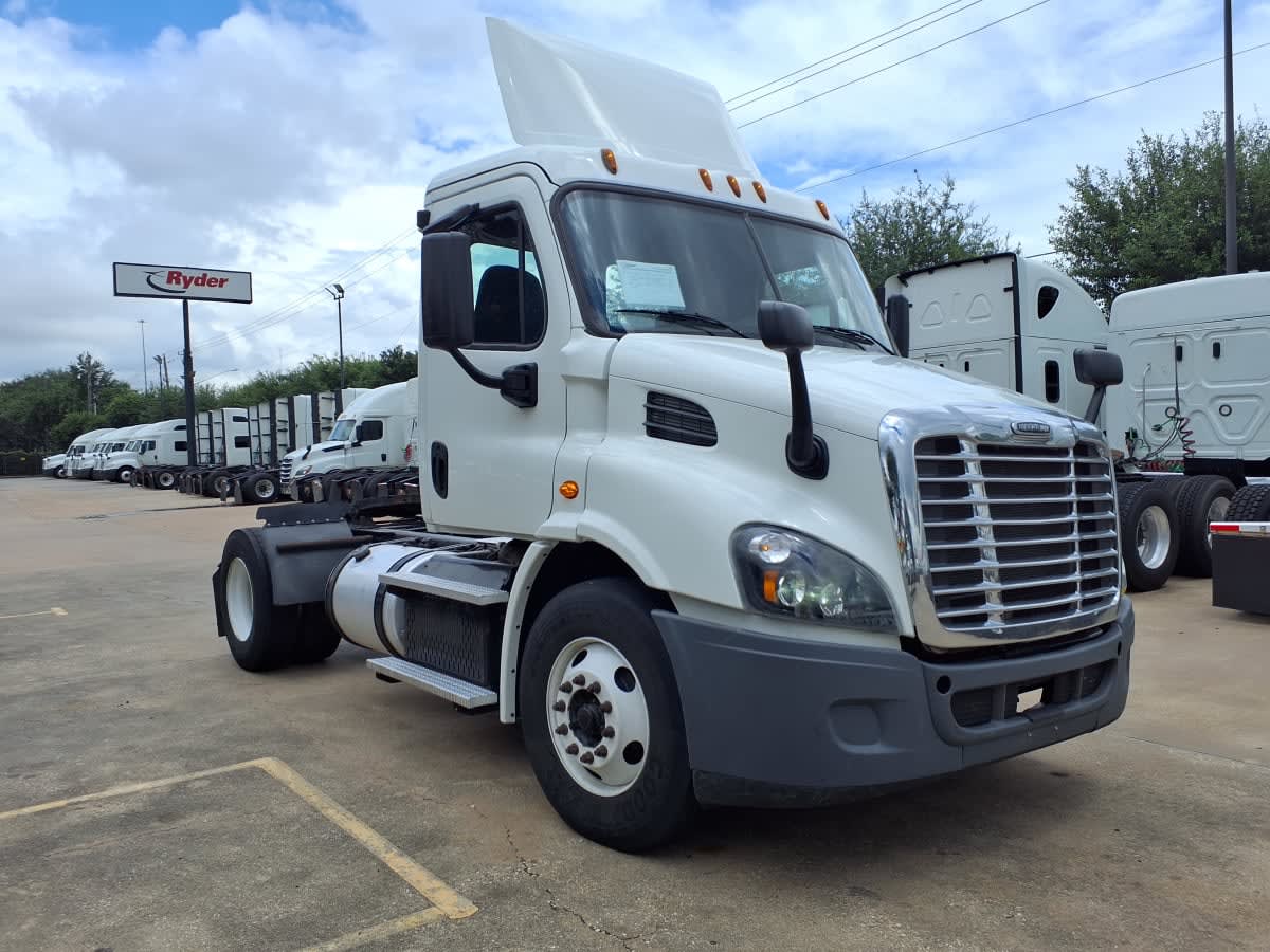 2015 Freightliner Cascadia in Houston, TX — photo 3