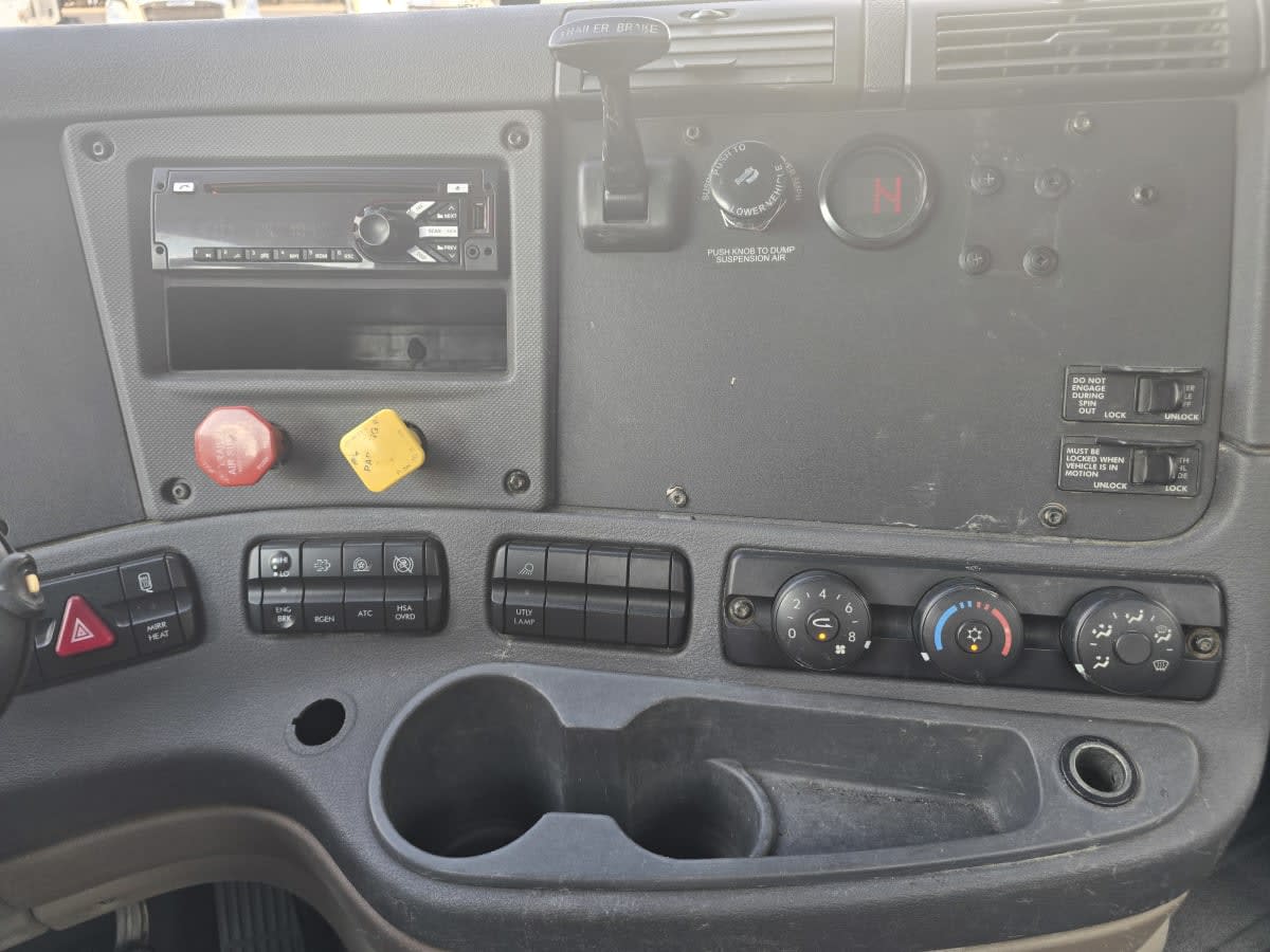 2016 Freightliner Cascadia in Memphis, TN — photo 10