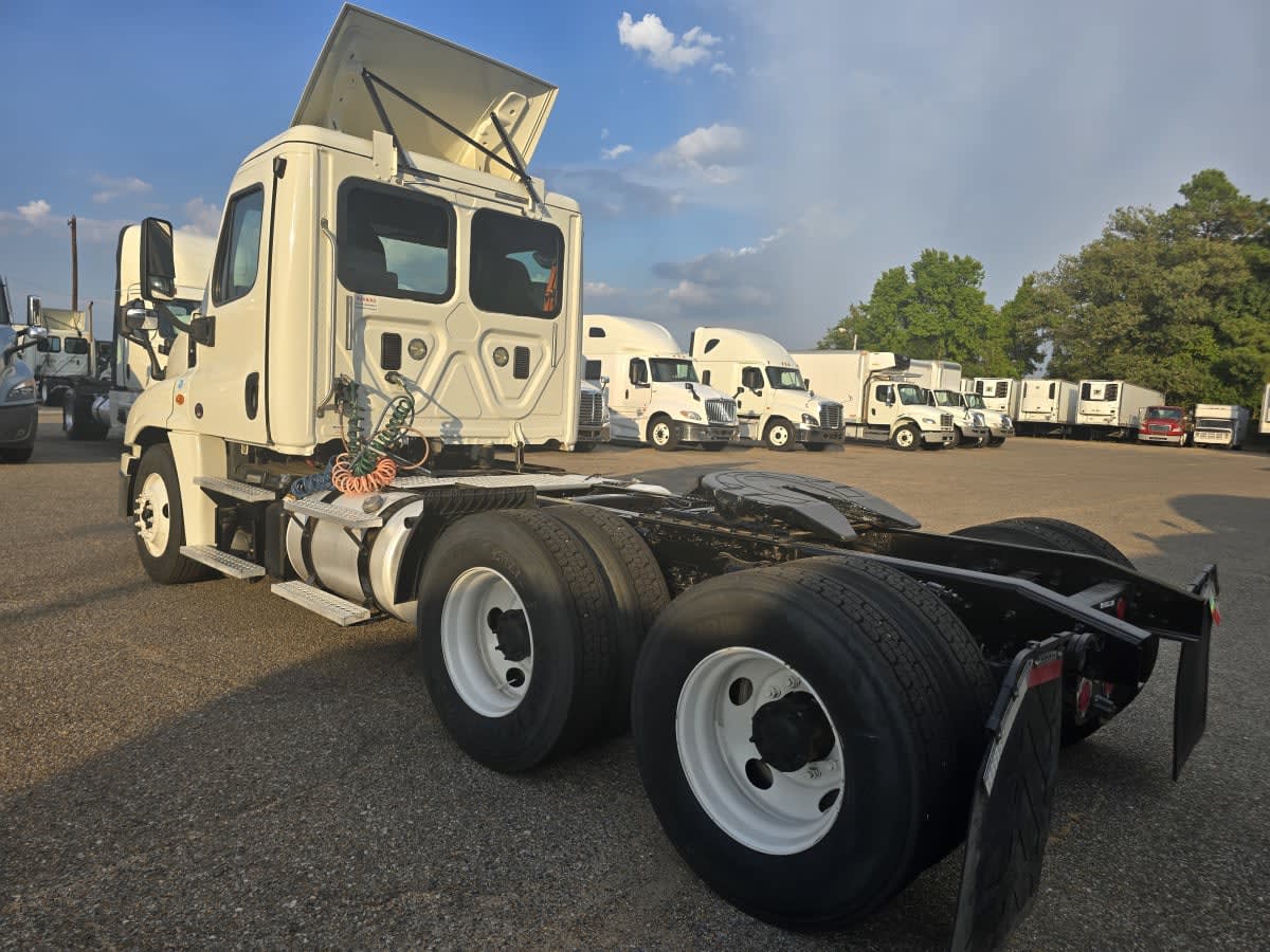 2016 Freightliner Cascadia in Memphis, TN — photo 6
