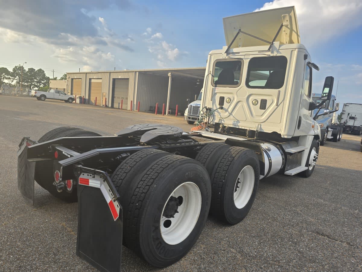 2016 Freightliner Cascadia in Memphis, TN — photo 4