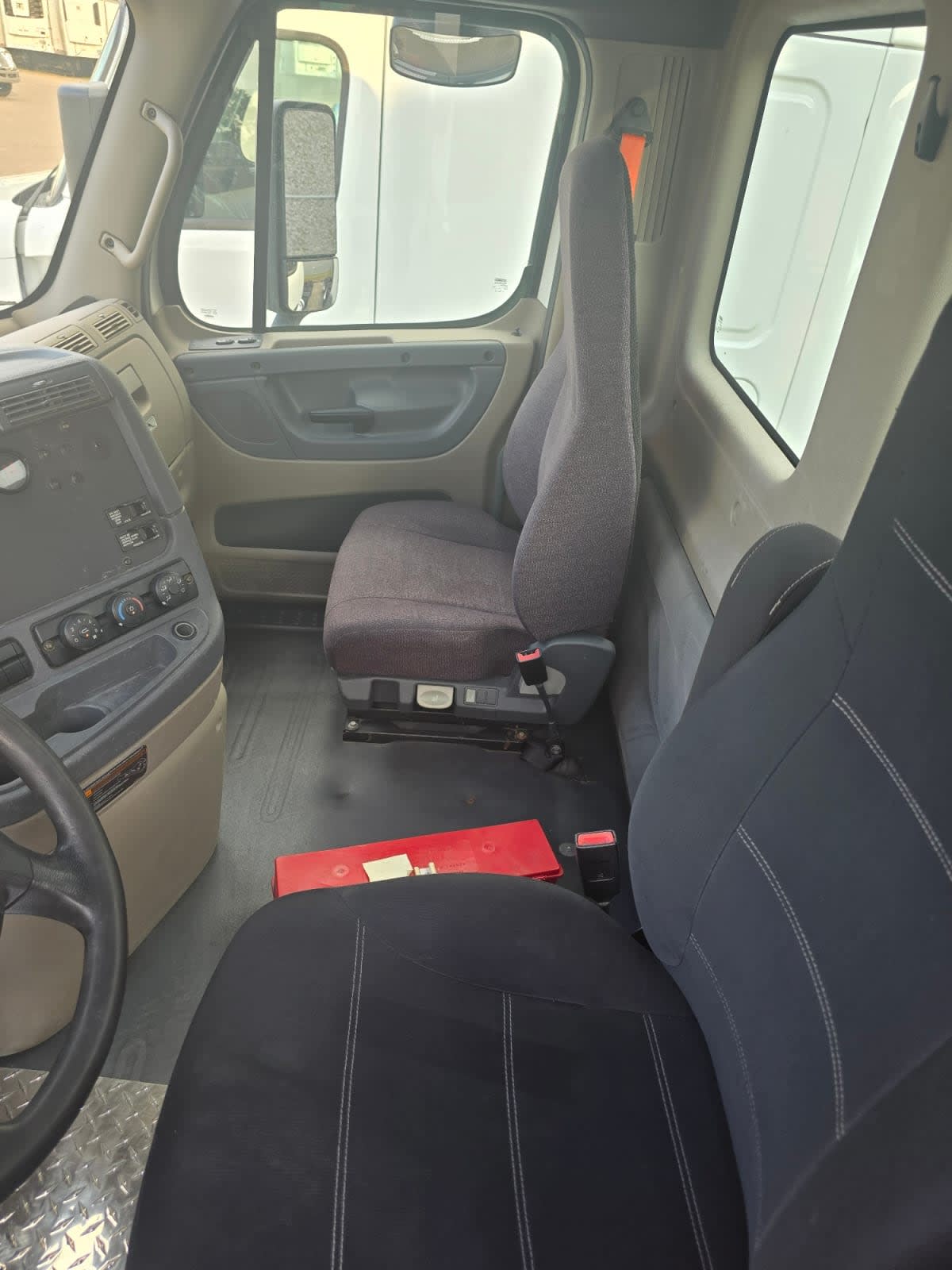 2016 Freightliner Cascadia in Memphis, TN — photo 7