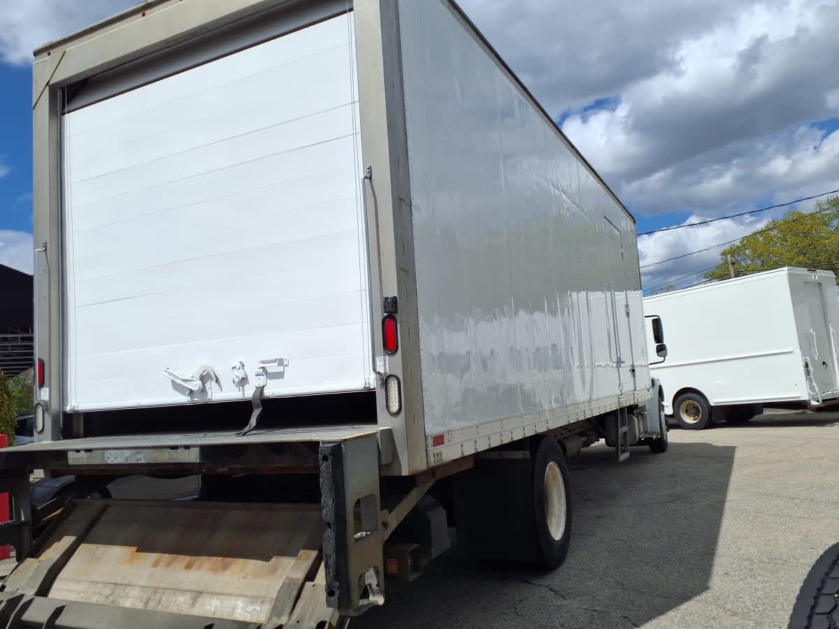 2016 Freightliner M2 106 in Warwick, RI — photo 4