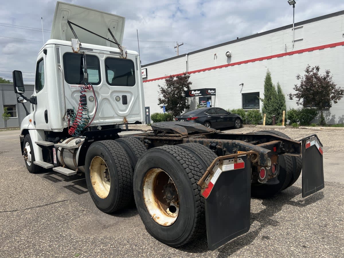 2016 Freightliner Cascadia in Minneapolis, MN — photo 6
